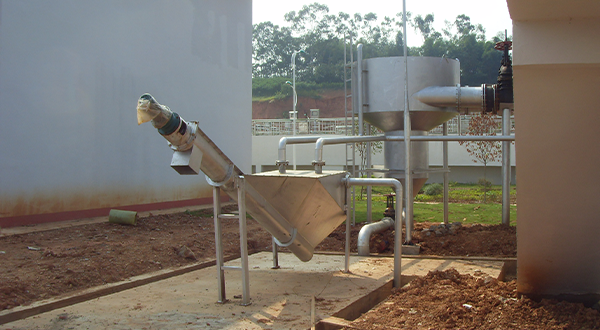 旋流沉砂池除砂機的使用注意事項有哪些?-青島樂中環(huán)?？萍加邢薰? />
</p>
<p style=