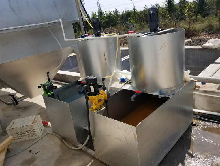 全自動(dòng)加藥裝置設(shè)備用途，全自動(dòng)智能加藥裝置價(jià)格，加藥裝置詳細(xì)介紹03